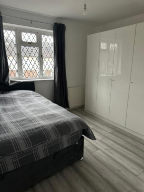 The Peacock House 7 mins from Luton airport